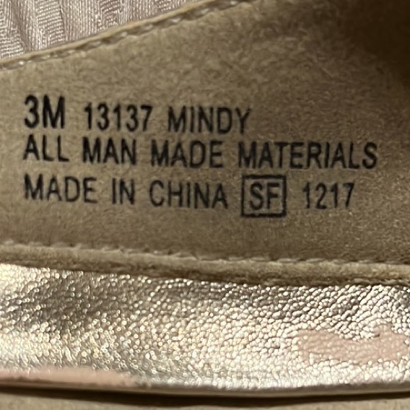 🎉HP🎉 Rachel Shoes Mindy in Gold - Picture 7 of 10